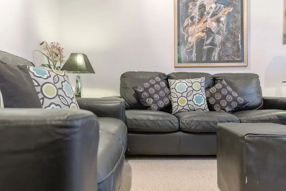 2 Bedroom Flat With Balcony In Chelsea
