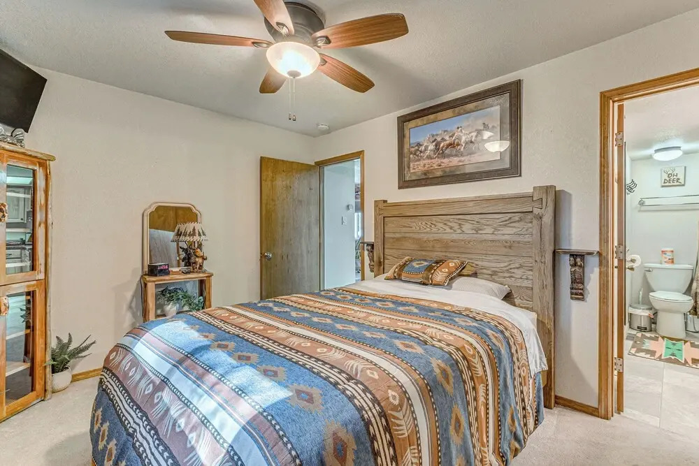 Hot Tub, Spacious Deck: Woodsy Haven in Ruidoso
