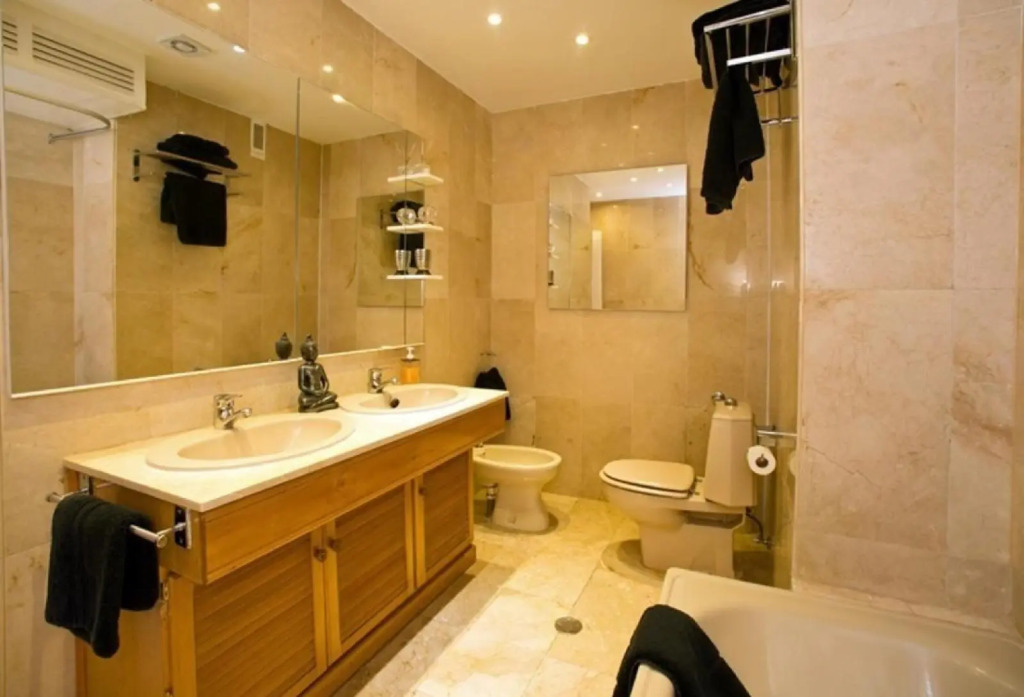 Apartment in Marbella, Malaga 102959