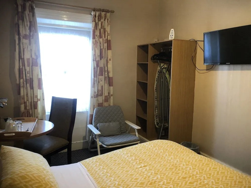 Roseville Lodge B&B