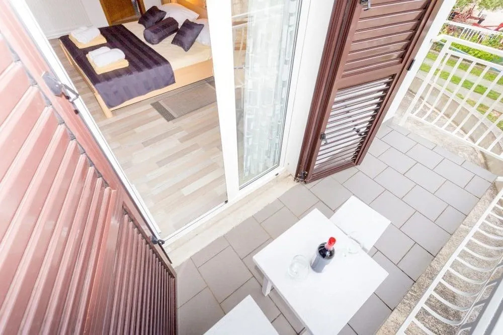Lanterna Rooms