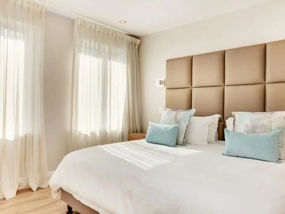 9 on Nautica Camps Bay