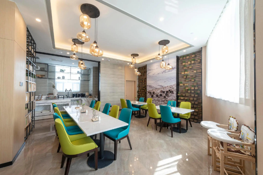 Atour Hotel Urumqi People's Cinema