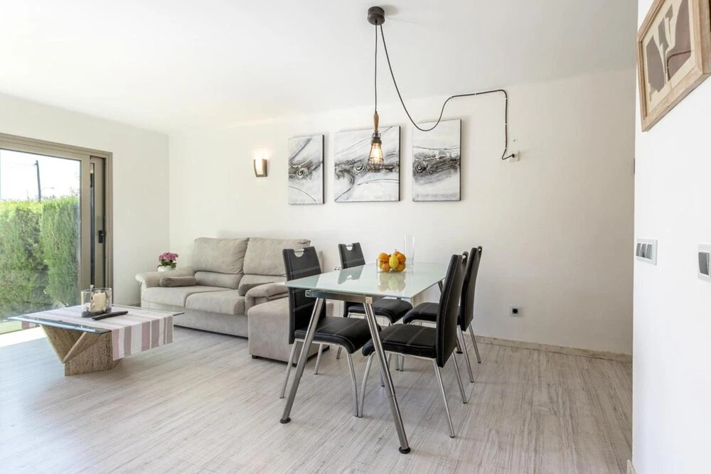 Apartment - 2 Bedrooms with Pool and WiFi - 107876