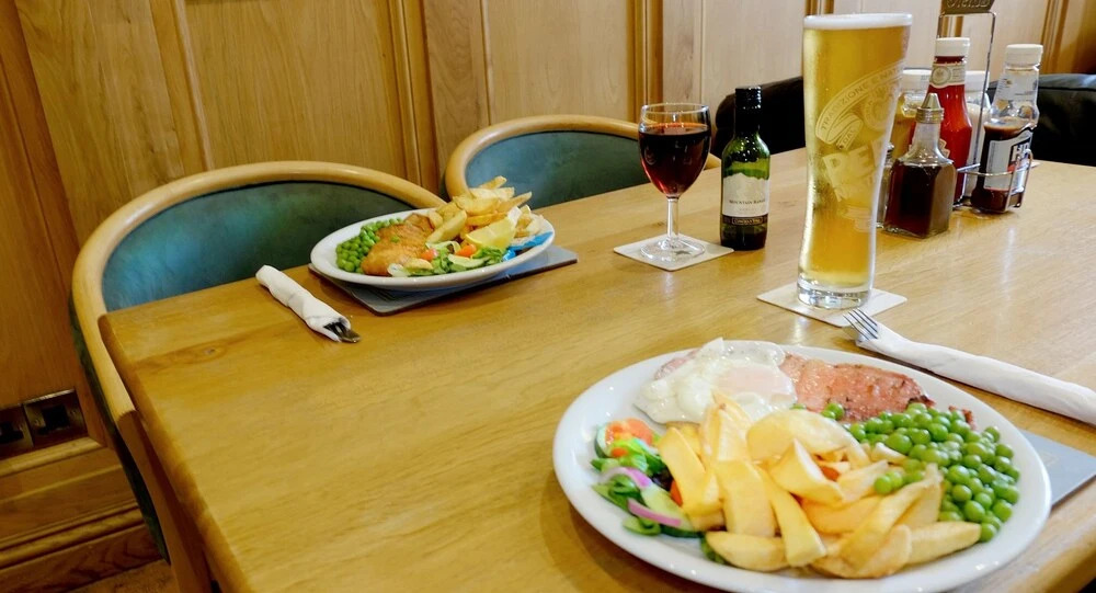 Greyhound Hotel