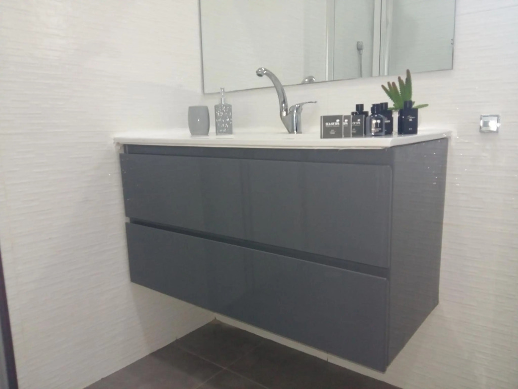 Holiday studio apartment near the Bahá ' í gardens
