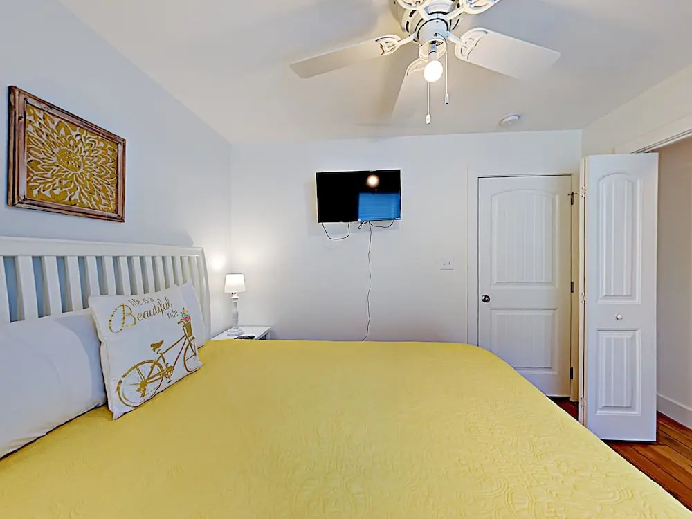 #403 The Commons 3 Bedrooms 2.5 Bathrooms Townhouse