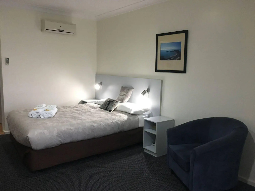 Lakeview Motor Inn