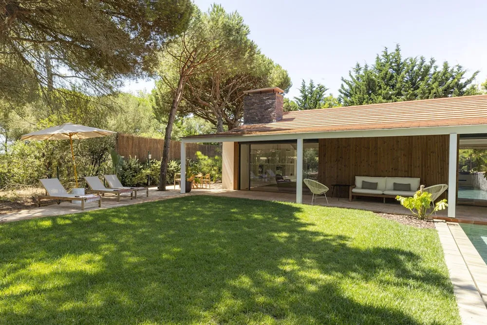 Havenwood Villa by Cadenzalux
