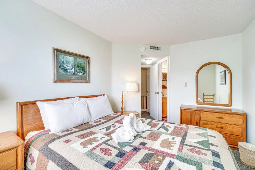 Indoor & Outdoor Pool Access! Condo 3 Mi to Gsmnp