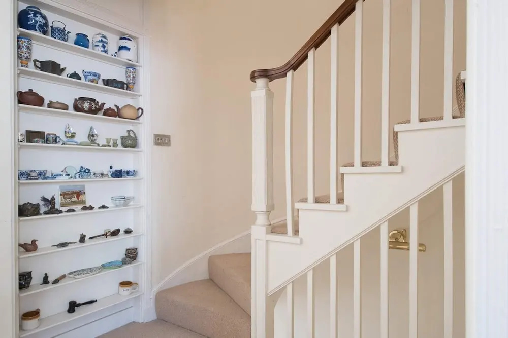 Elegant 3 Bedroom Home Located in South Kensington