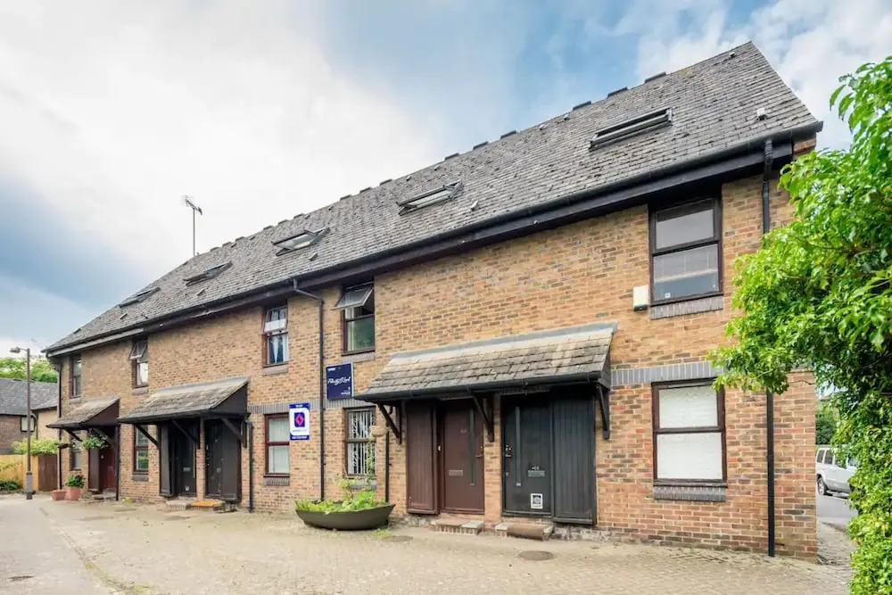 Beautiful 2bed House 6mins to Tube 2mins to Thames
