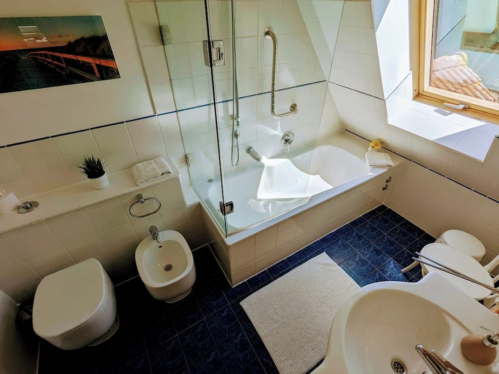 Hotel Lindequist Und Wald Hostel Sellin