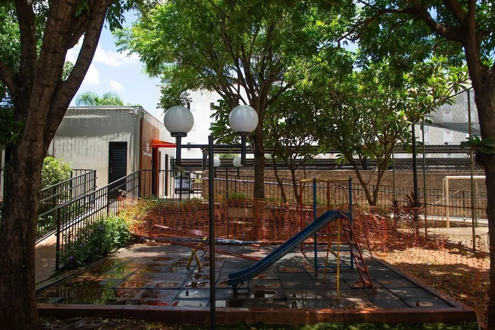 Apto com Piscina Garagem e Ar Cond no Jardim Zara