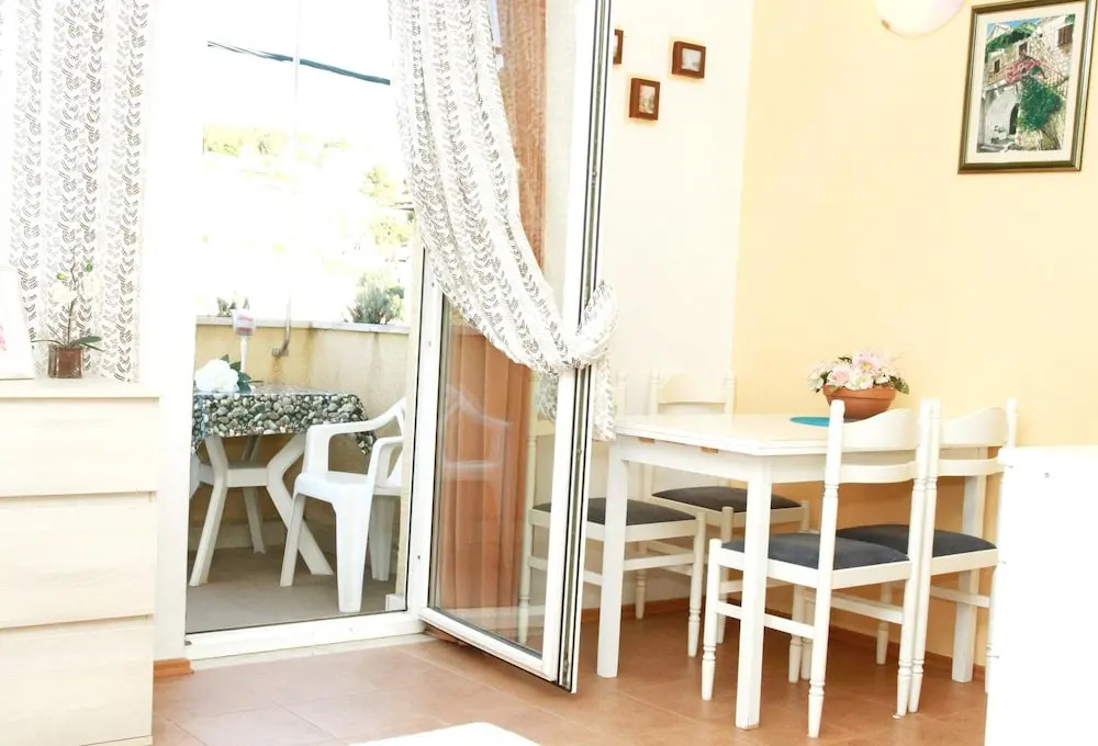 Studio in Okrug Gornji, With Enclosed Garden and Wifi - 60 m From the