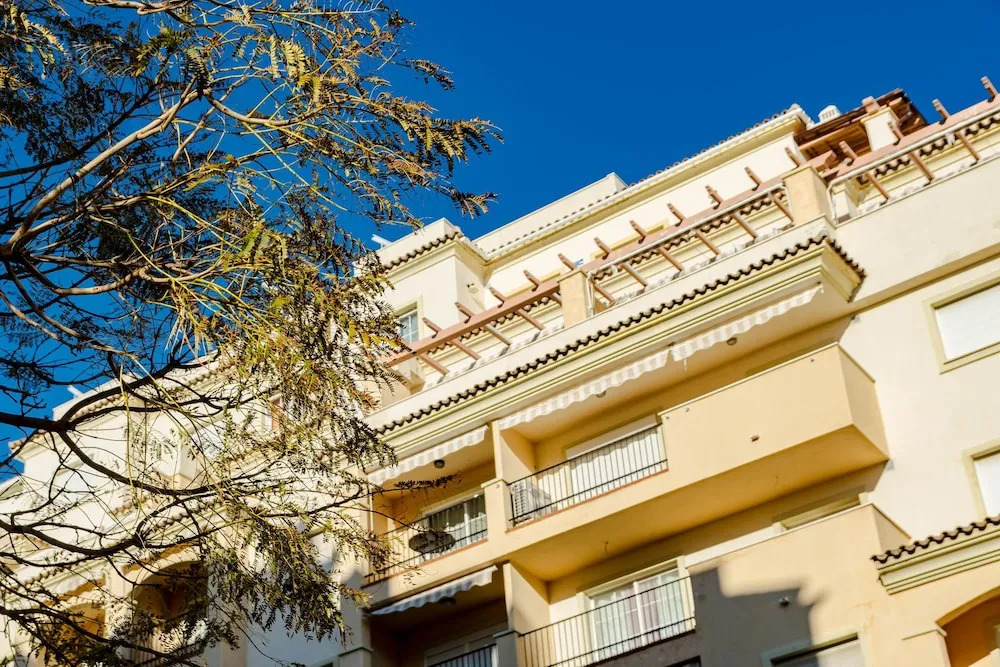 PC-Comfy 2 bedroom apt center Estepona