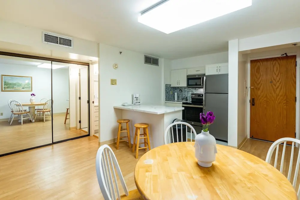 Spacious Downtown Executive Retreat Free Parking