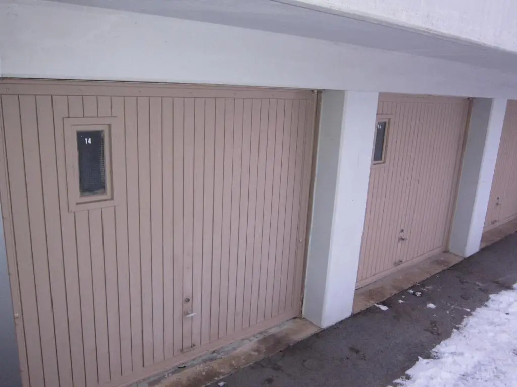 2.5-Zimmer-Wohnung Balkon freie See- und Bergsicht, Garage PPe