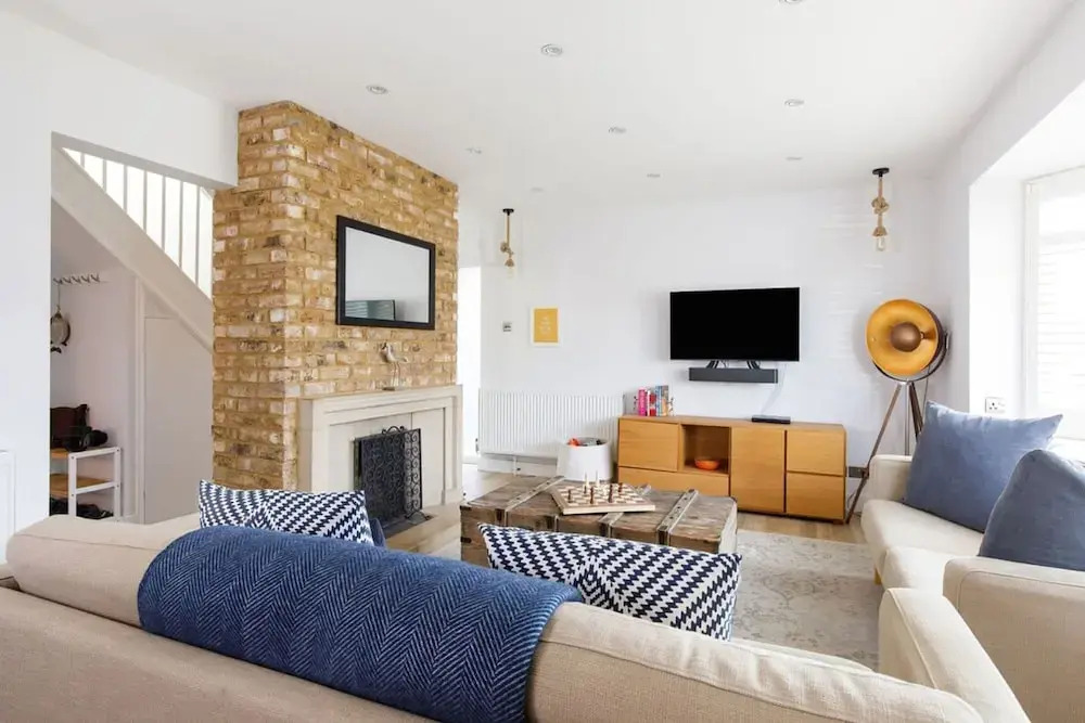 Coastal Retreat for 6 Close to Beaches