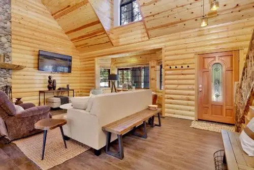Dreams Of Summit Upscale Log Retreat