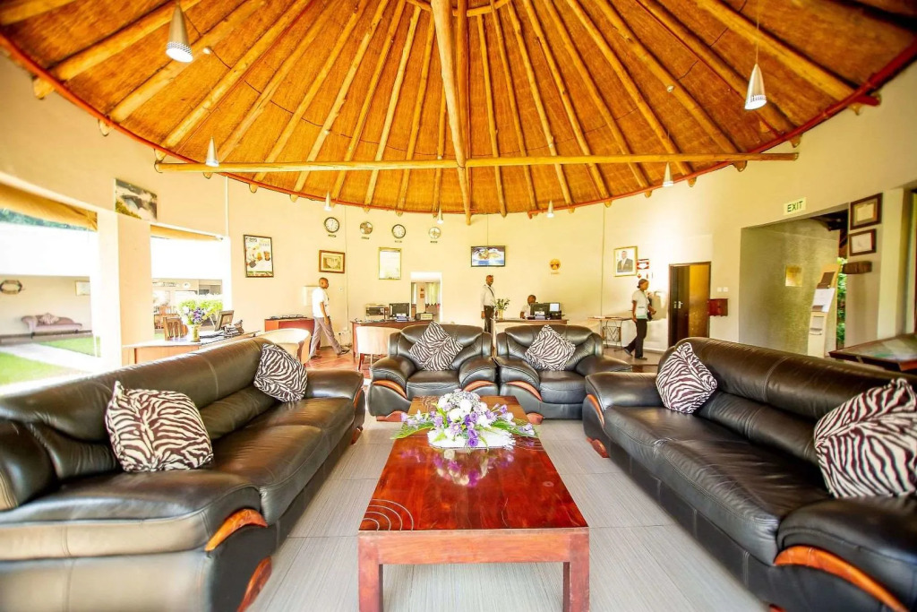 Azambezi River Lodge