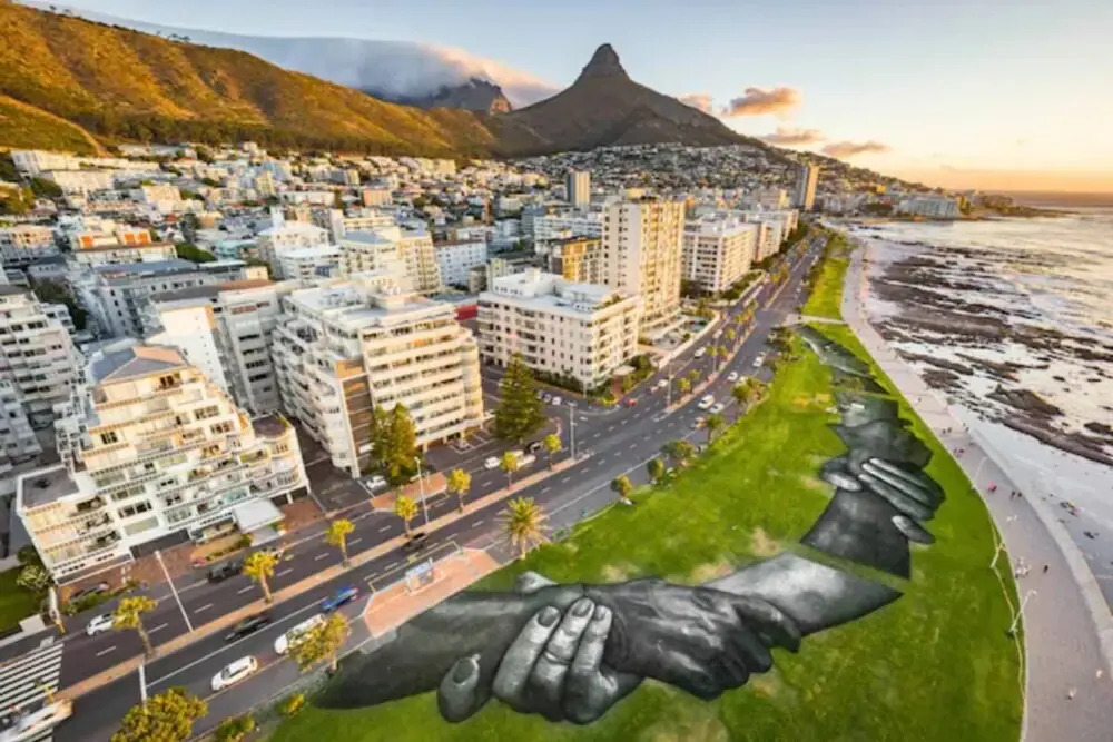 Spacious, Heritage 1 Bedroom Apartment in Cape Town