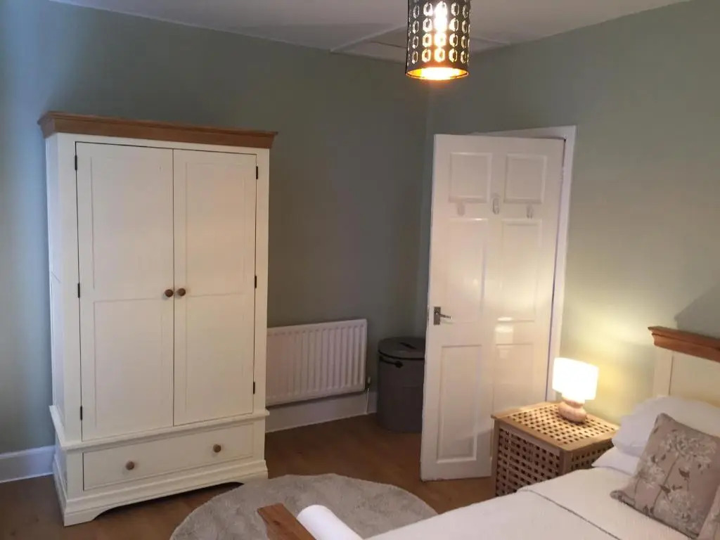 Tynant House- Modern 3 bed house- City centre and FREE parking