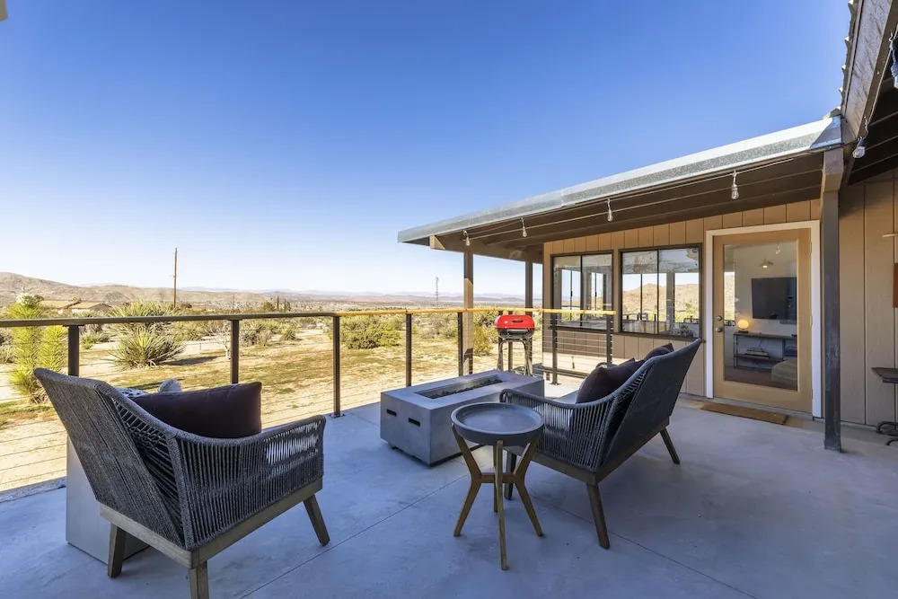Twilight Terrace - Relax In Style 2 Bedroom Home by RedAwning