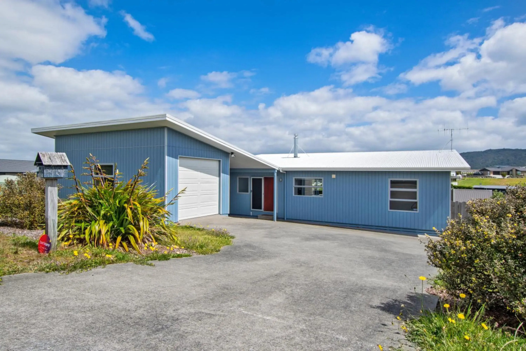 Blue Crush Villa - Mangawhai Heads Holiday Home