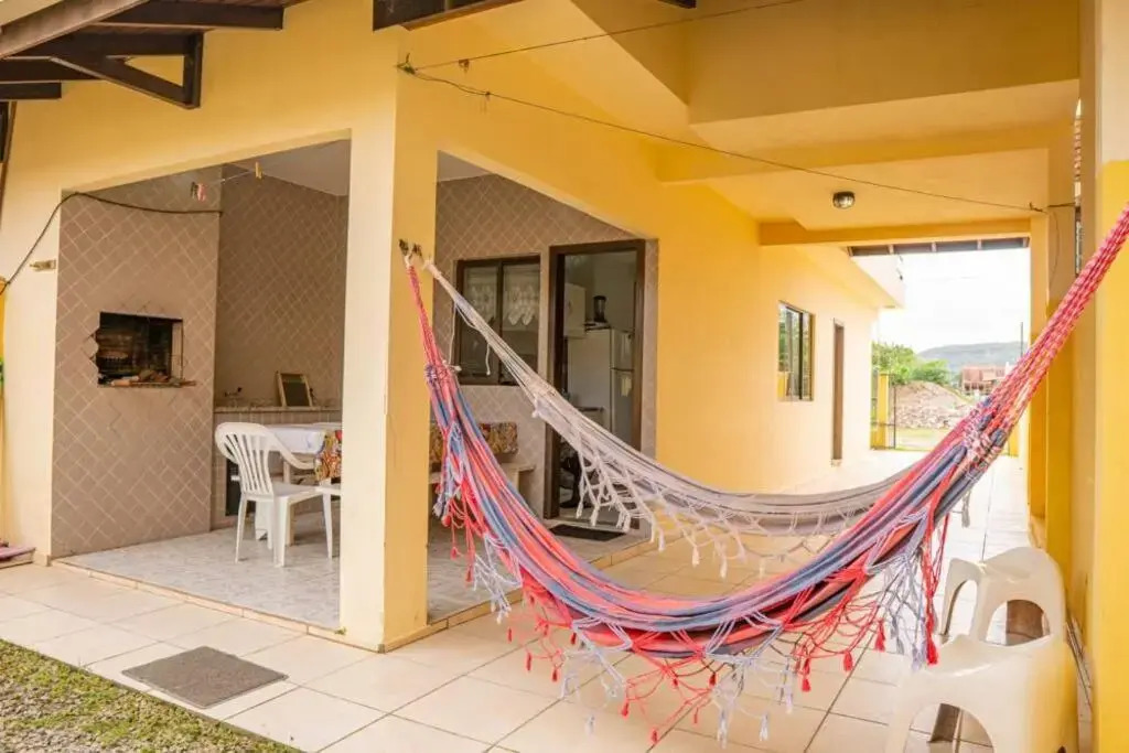 Casa 100m da praia, 10 pessoas, 3 quartos