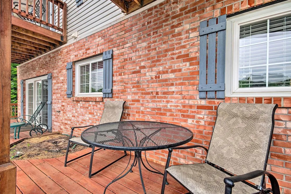 2 Decks, Dock, Fire Pit! Waterfront Lake Ozark Gem