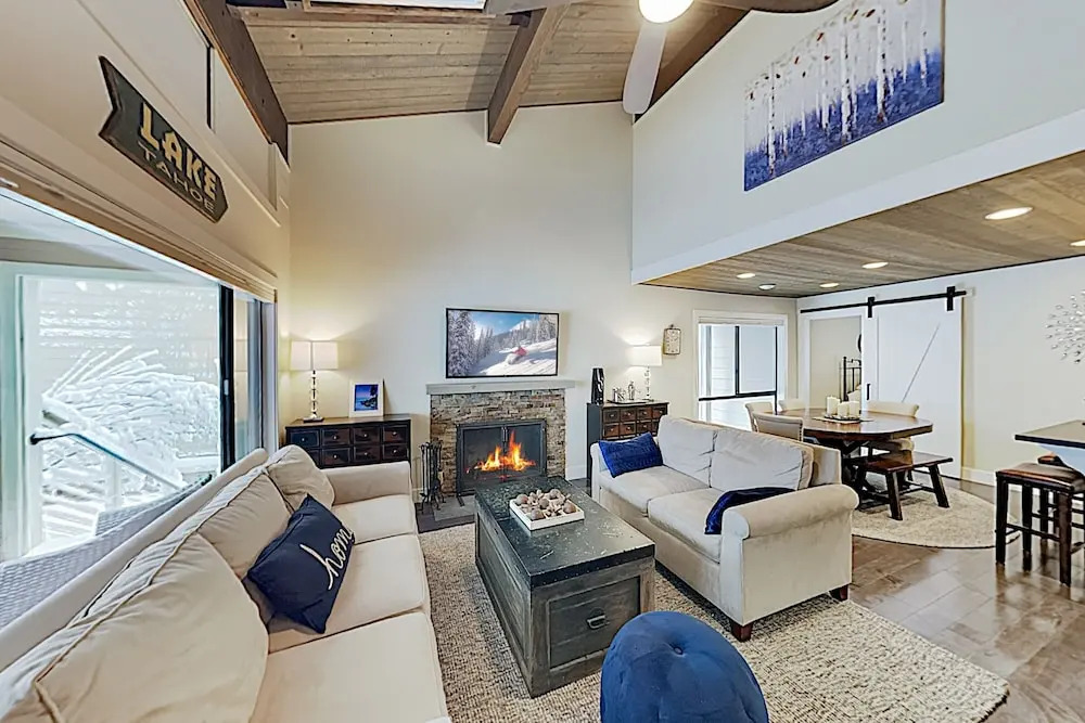 Stylish Forest Pines Beach & Ski Getaway townhouse