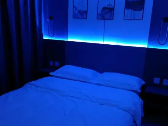 Beizhen Hongyunyuan Cinema Hotel