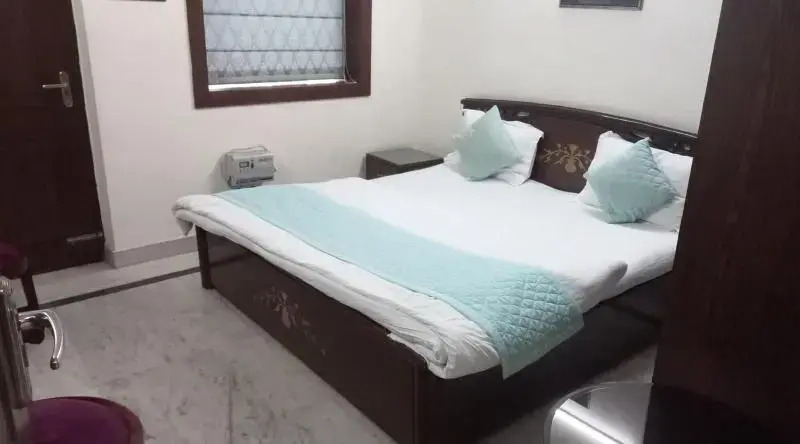 Room-home Stay Bed And Break Fast