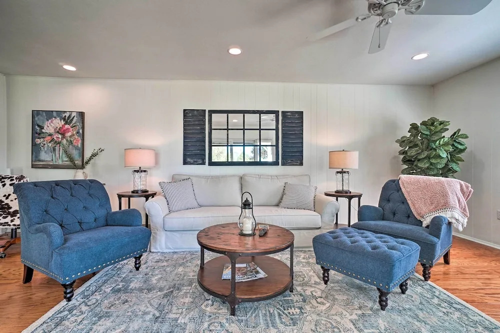 Hayesville Lake Getaway w/ Balcony & Mtn Views!