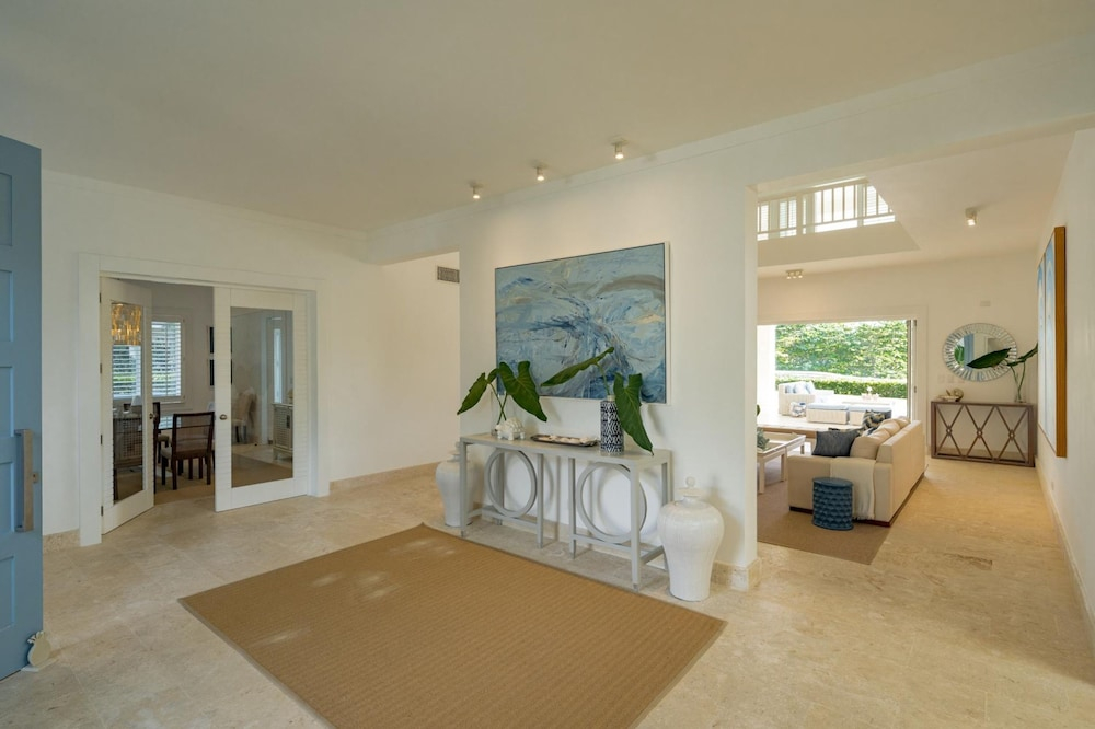 Arrecife 39 - Spacious 5BR Villa Near Beach Golf