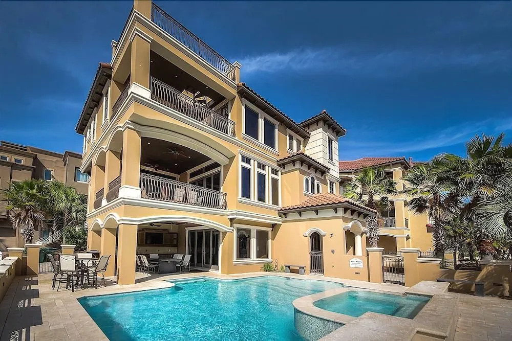 Gigglin Marlin 7 Bedroom Holiday Home by Five Star Properties