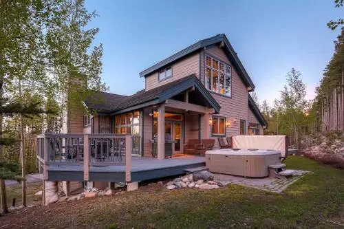 Boulder Ridge Retreat
