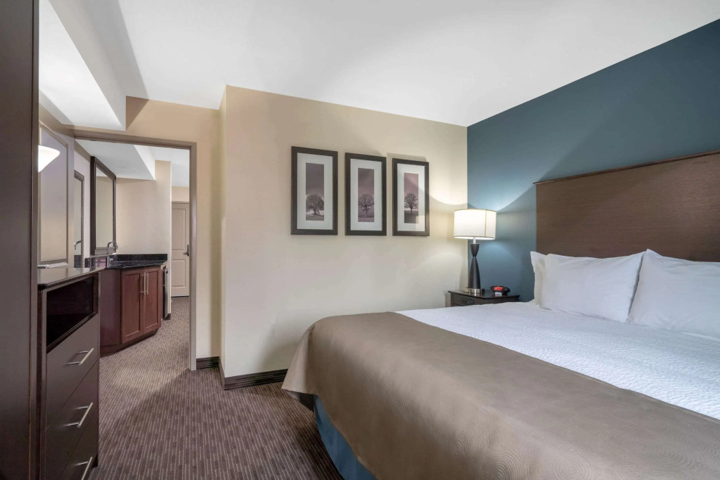 AmericInn by Wyndham Windom