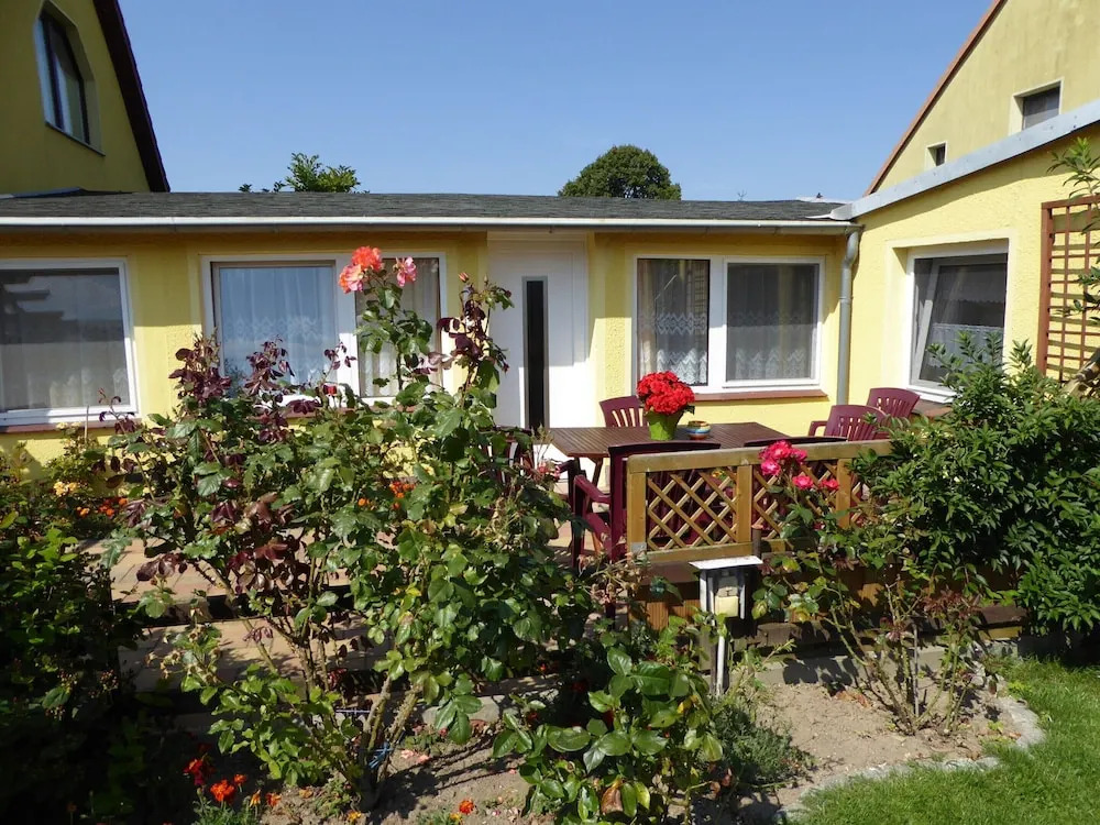 Bungalow in Zweedorf mit Liegewiese