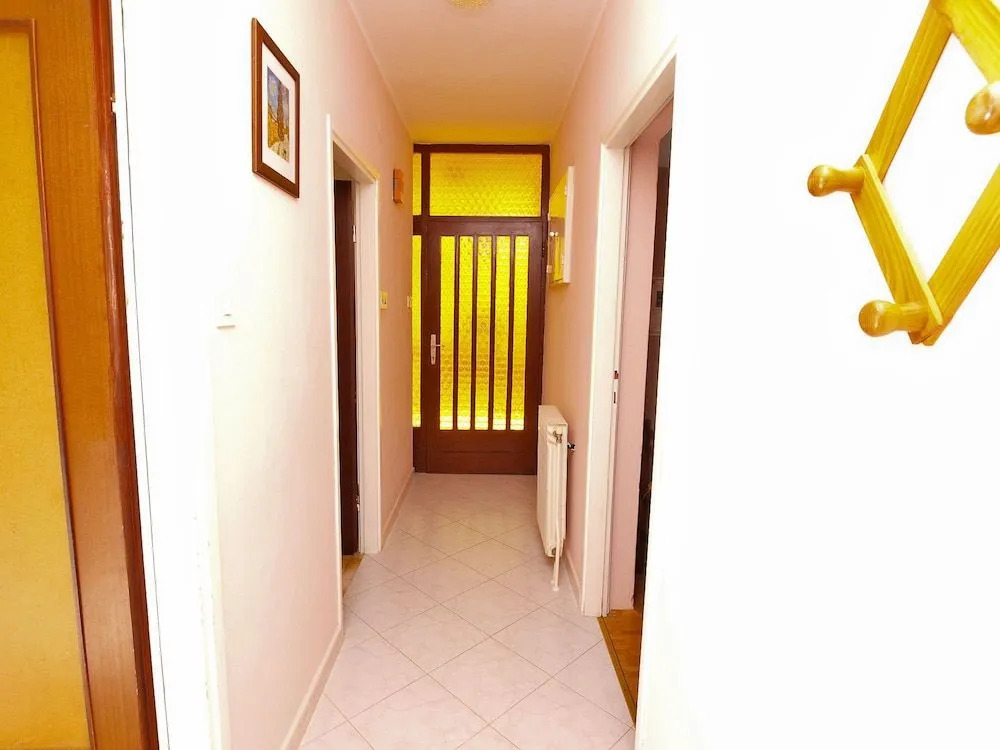 Apartment 757
