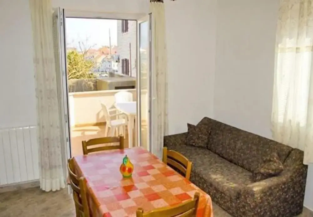 Nikša - 10 m From Beach - A1 Narancasti