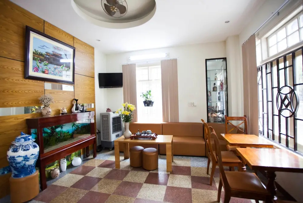 Hoang Trieu Hotel