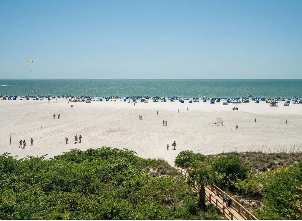 50 Shades Of White - Gullwing #805 - 6620 Estero Blvd 3 Bedroom Condo by RedAwning