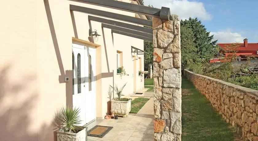 Apartment 110 Selo