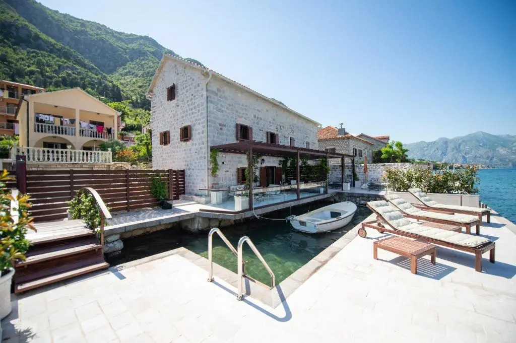 SEASIDE HOUSE KOTOR