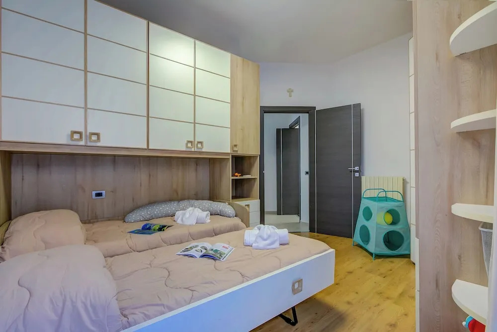 Asia Apartment Laveno Center