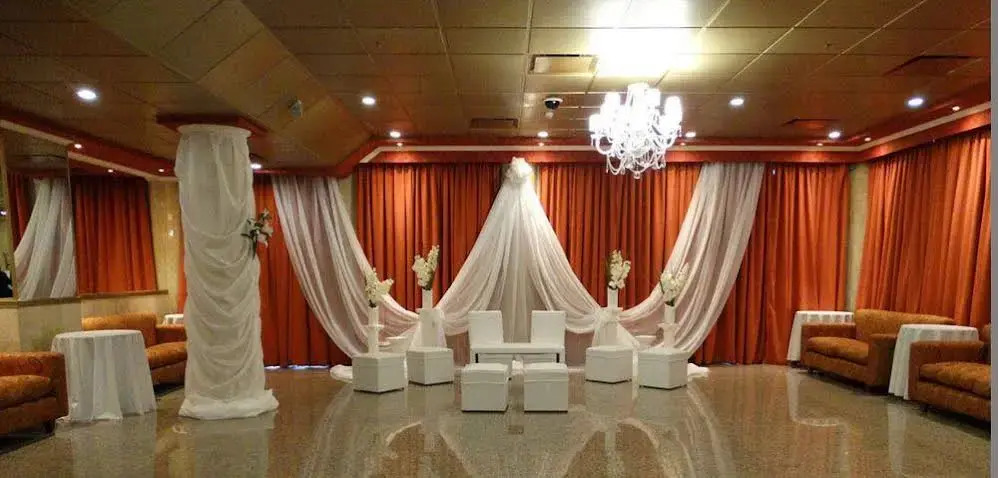 Status Hotel