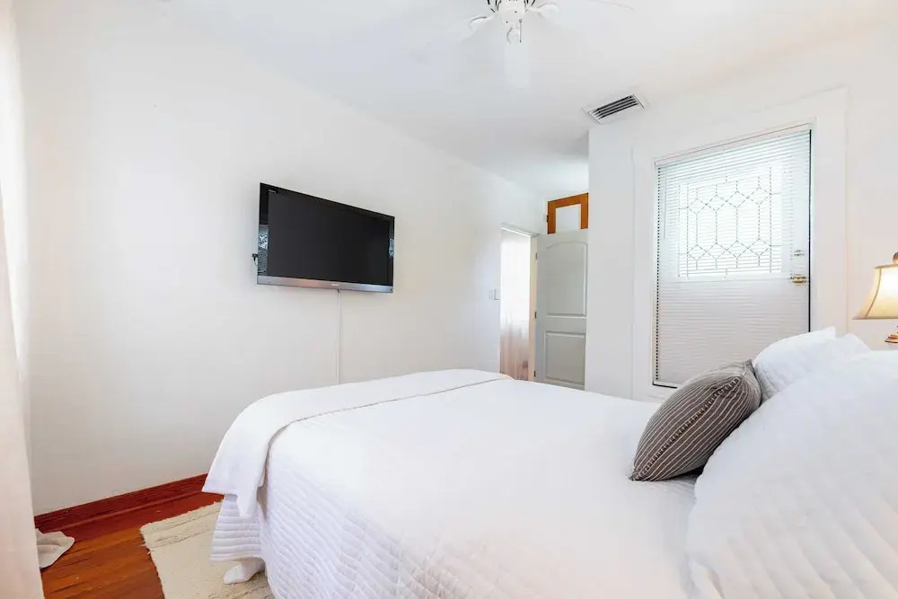 Las Olas Oasis by Avantstay Minutes to the Beach + Hot Tub