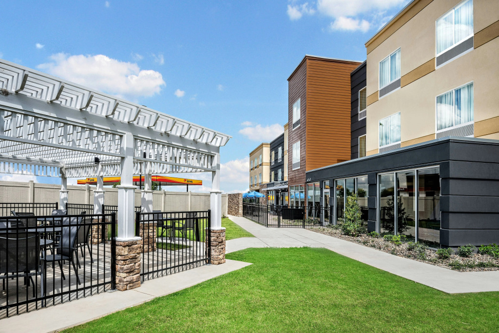 Fairfield Inn & Suites Van Canton Area